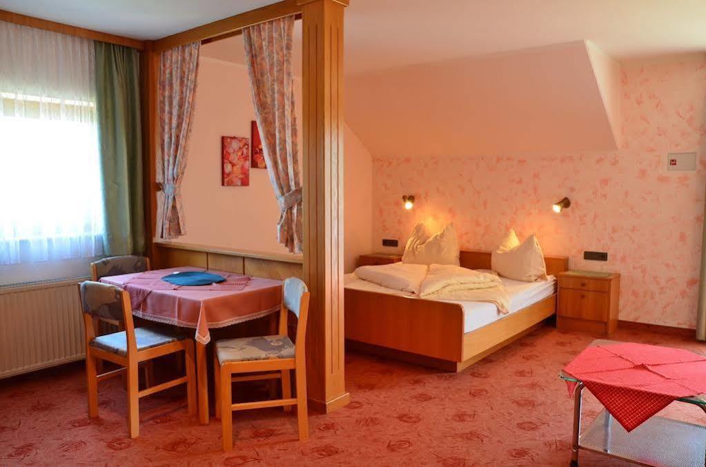 Gaestehaus Goetz Drobollach am Faakersee Kültér fotó
